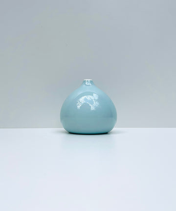 Contain Drop bud vase in light blue