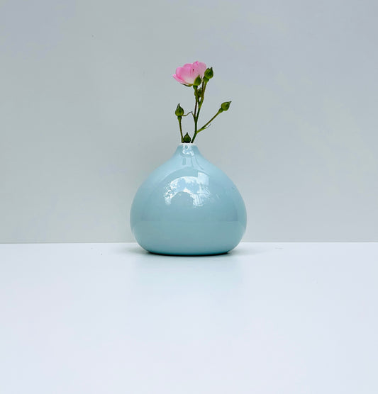 Contain Drop bud vase in light blue