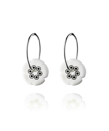 Flower hoop earrings in black