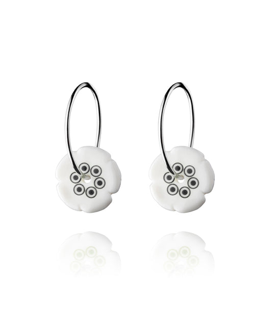 Flower hoop earrings in grey